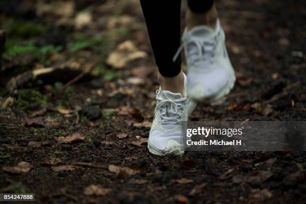 close up trail runner - white women feet fotografías e imágenes de stock