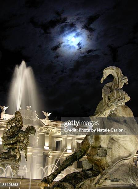 fontana delle naiadi - fontana delle naiadi fotografías e imágenes de stock