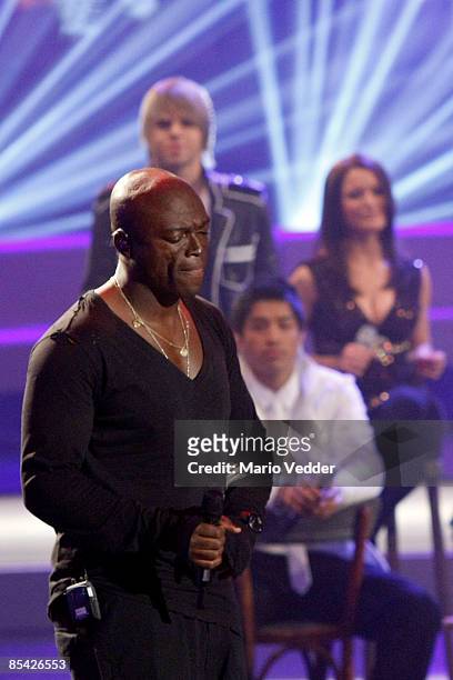 Singer Seal performs with the German superstar candidates during the rehearsel for the singer qualifying contest DSDS 'Deutschland sucht den...