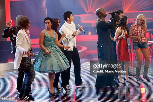 Singer Seal performs with the German superstar candidates during the rehearsel for the singer qualifying contest DSDS 'Deutschland sucht den...
