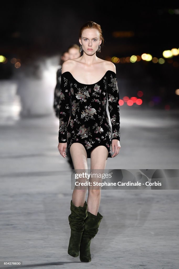 Yves Saint Laurent : Runway - Paris Fashion Week Womenswear Spring/Summer 2018