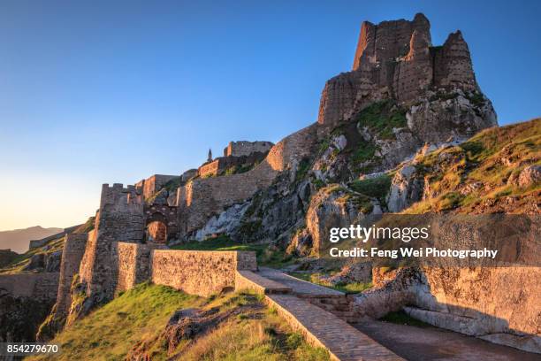 dawn light over van castle, van, turkey - van turkiet bildbanksfoton och bilder