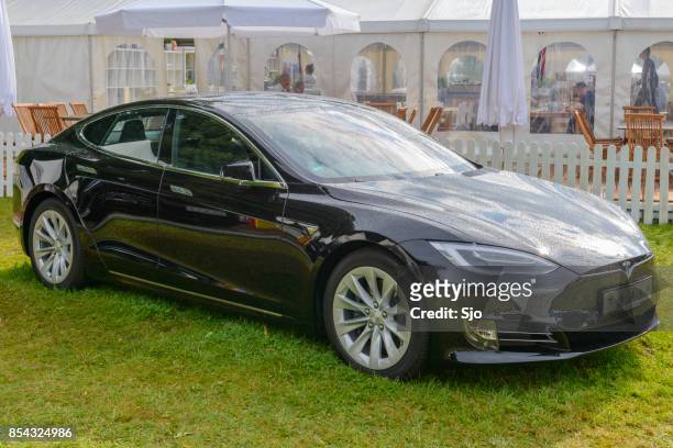 tesla model s all-electric  luxury saloon car - autopilot stock pictures, royalty-free photos & images