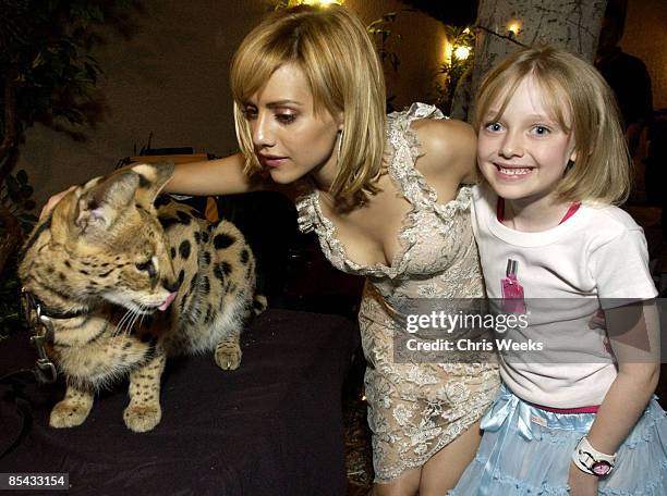 Brittany Murphy & Dakota Fanning visit Animal Ambassadors' African Servel