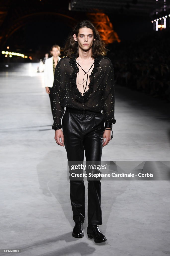 Yves Saint Laurent : Runway - Paris Fashion Week Womenswear Spring/Summer 2018
