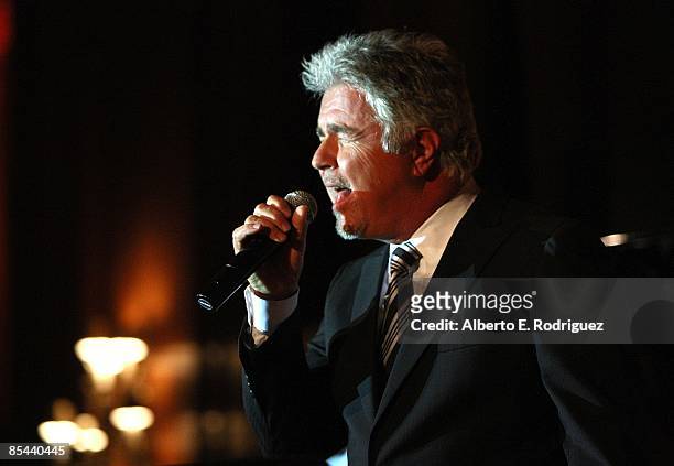 Singer Steve Tyrell performs at the Idyllwild Arts Foundation's Life in Art Awards Gala honoring composer Marvin Hamlisch on March 15, 2009 in Los...