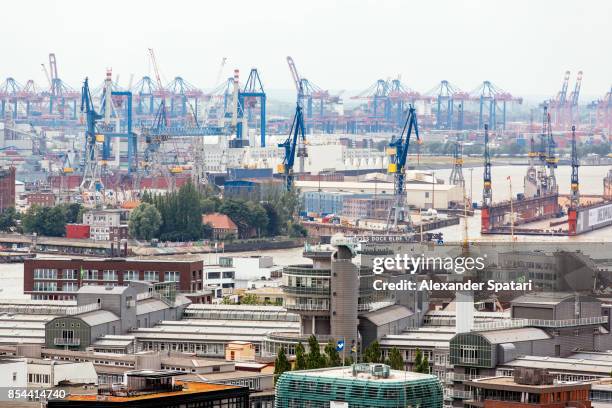 hamburg cityscape with cranes in the port at elbe river, hamburg, germany - hamburger hafen stock-fotos und bilder
