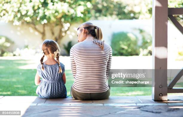 人生はマニュアルが付属していません、お母さんと来る - daughter ストックフォトと画像