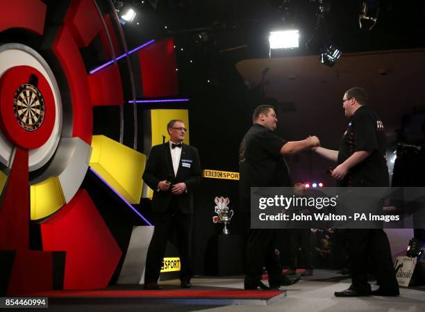 Alan Norris shakes hands with Stephen Bunting before the start of their BDO World Championships Final at the Lakeside Complex, Surrey.