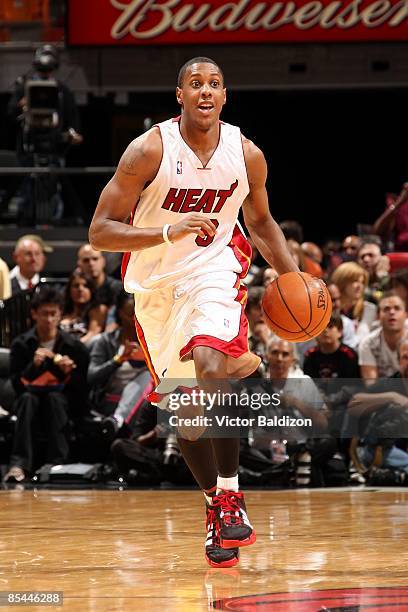 Mario Chalmers of the Miami Heat drives the ball upcourt against the Los Angeles Clippers during the game on February 2, 2009 at American Airlines...