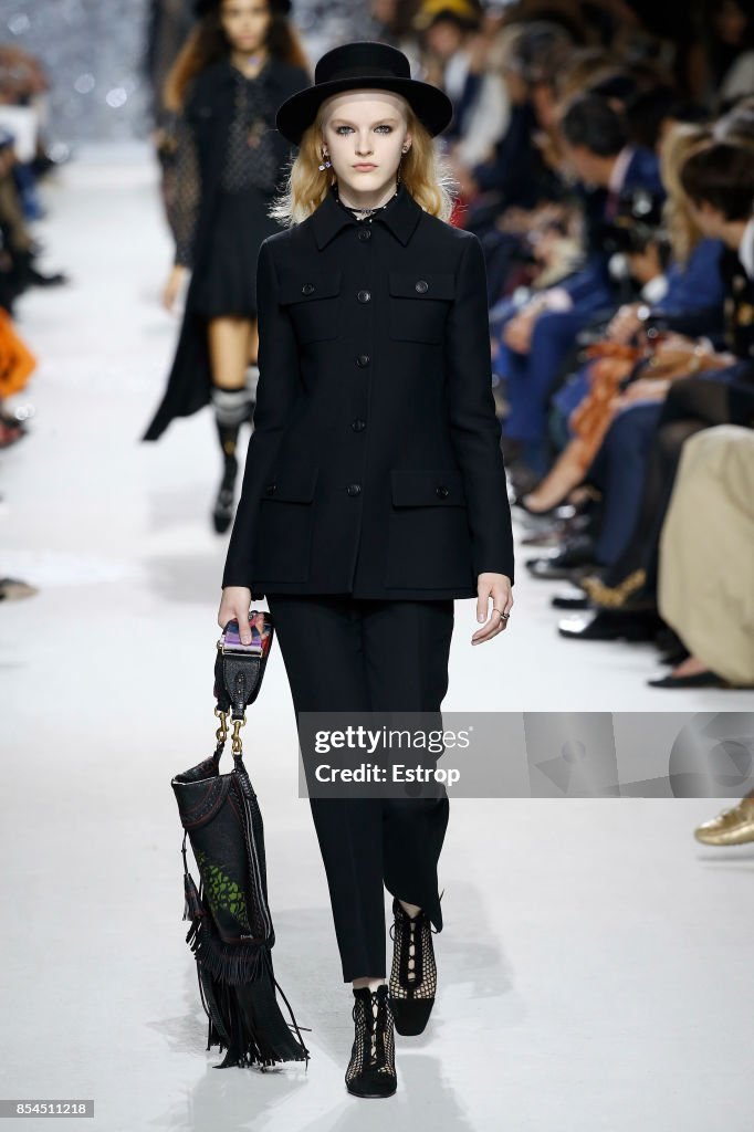 Christian Dior : Runway - Paris Fashion Week Womenswear Spring/Summer 2018