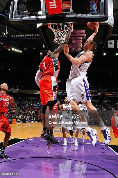 Spencer Hawes of the Sacramento Kings dunks the ball against Gerald Wallace of the Charlotte Bobcats during the game on February 25, 2009 at Arco...