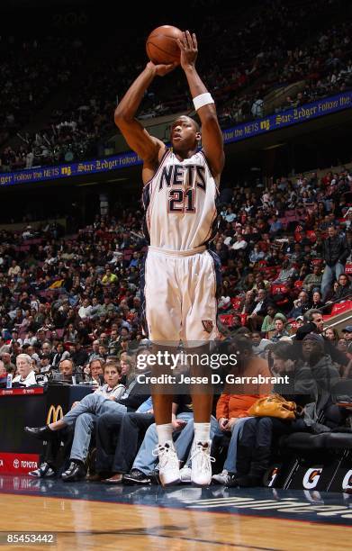 Bobby Simmons of the New Jersey Nets shoots against the Washington Wizards during the game on February 20, 2009 at the Izod Center in East...