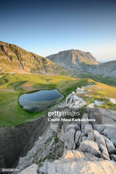 landscape from tymfi mountain, zagoria / epirus, greece - epirus greece fotografías e imágenes de stock