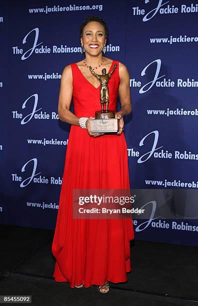 Honoree Robin Roberts poses with award at the Jackie Robinson Foundation Annual Awards Dinner Chaired by Air Products on March 16, 2009 in New York...