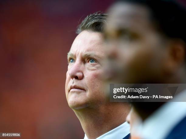 Netherlands' manager Louis van Gaal before kick-off