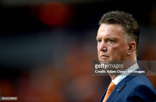 Netherlands' manager Louis van Gaal before kick-off