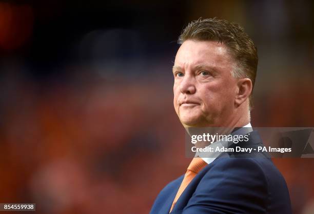 Netherlands' manager Louis van Gaal before kick-off