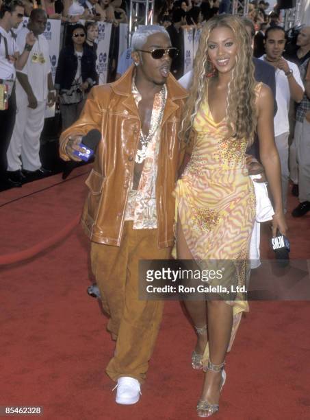 Singer Sisqo and Singer Beyonce Knowles attend the Ninth Annual MTV Movie Awards on June 3, 2000 at Sony Pictures Studios in Culver City, California.