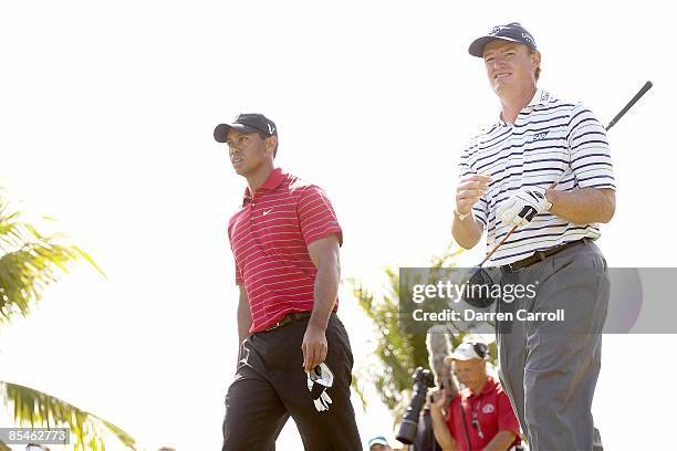 Championship: Tiger Woods and Ernie Els during Sunday play at Blue Monster Course of Doral Resort & Spa. Doral, FL 3/15/2009 CREDIT: Darren Carroll