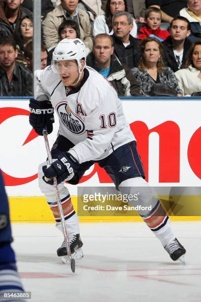 Shawn Horcoff of the Edmonton Oilers skates against the Toronto Maple Leafs during the game at Air Canada Centre on March 7, 2009 in Toronto,...