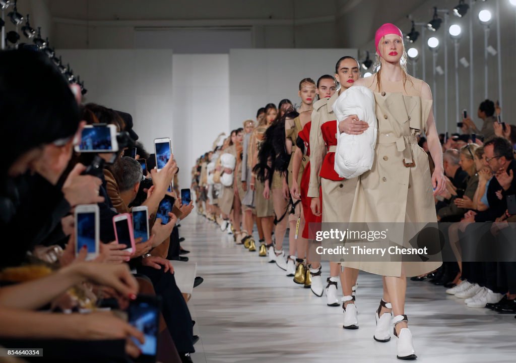 Maison Margiela : Runway - Paris Fashion Week Womenswear Spring/Summer 2018