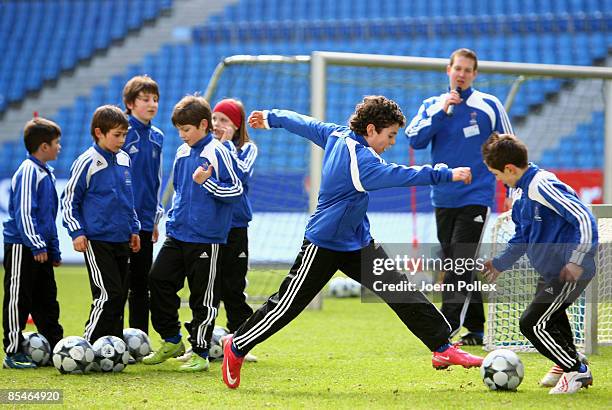 Coach Pit Reimers of Hamburger SV and under-12 children are seen in a training session during the UEFA Football Workshop on March 17, 2009 in...