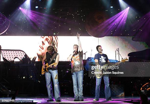 Ri Scal Rascal Flatts 2005 Photos and Premium High Res Pictures - Getty Images