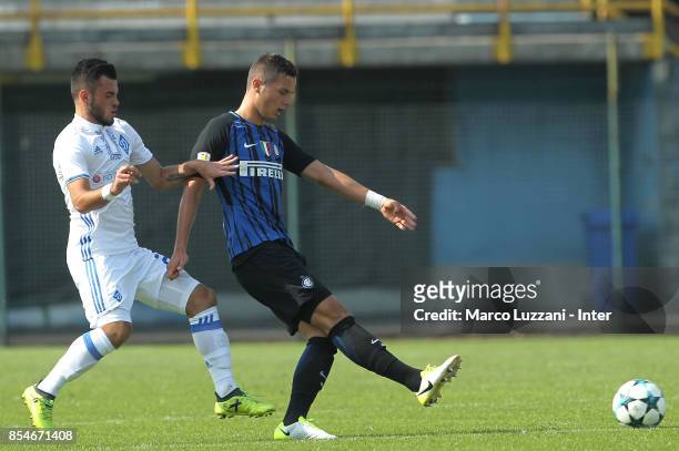 Zinho Vanheusden of FC Internazionale competes for the ball with Serhiy Buletsa of Dynamo Kiev during the UEFA Youth League Domestic Champions Path...