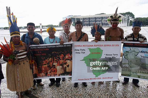 Brazilian natives from the Makunaimi tribe take part in a demonstration outside the Supreme Federal Court on March 17, 2009 in Brasilia, on the eve...