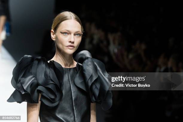 Sasha Pivovarova walks the runway during the Lanvin show as part of the Paris Fashion Week Womenswear Spring/Summer 2018 on September 27, 2017 in...