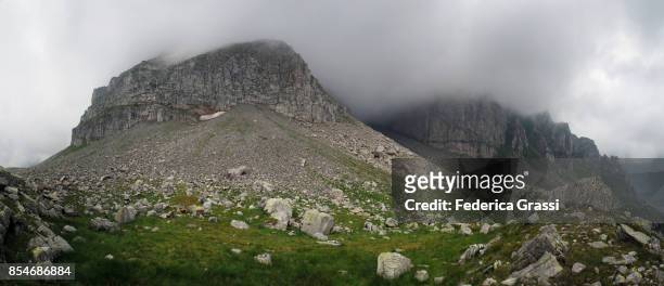 granite boulders at monte leone, alpe veglia natural park - veglia stock-fotos und bilder