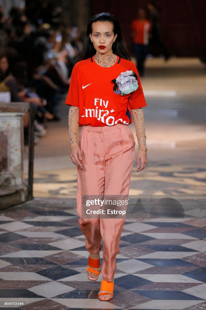 Koche : Runway - Paris Fashion Week Womenswear Spring/Summer 2018