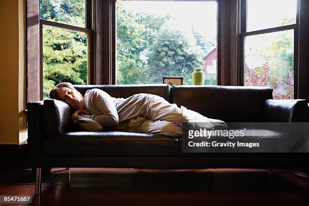 woman sleeping on sofa - day 1 fotografías e imágenes de stock