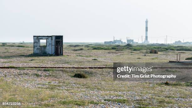 old hut and lighthouse, dungeness - remote guarding stock pictures, royalty-free photos & images