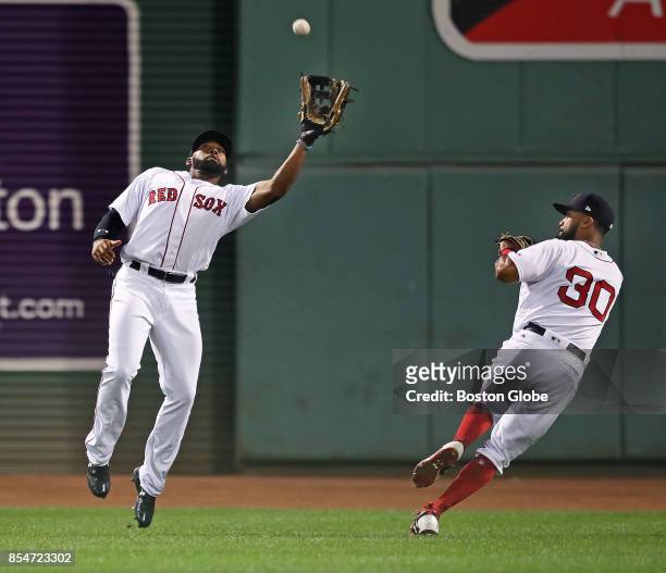 Boston Red Sox right fielder Chris Young, right, peels away at the last second to avoid a collision with center fielder Jackie Bradley, Jr., left,...