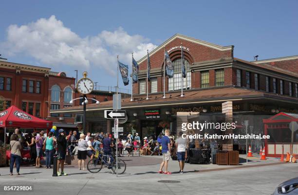 byward market, george street, ottawa, canada in summer - ottawa people stock pictures, royalty-free photos & images