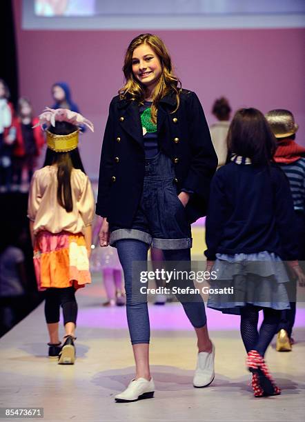 Scanlon Model 252 Scanlon Hall Photos & High Res Pictures - Getty Images