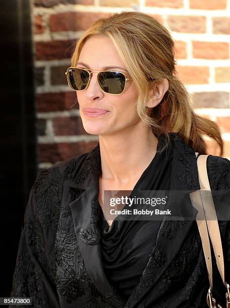 Julia Roberts visits "Late Show with David Letterman" at the Ed Sullivan Theater on March 17, 2009 in New York City.