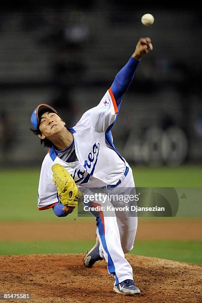 Taek Keun Lee of Korea pitches against Japan during the 2009 World Baseball Classic Round 2 Pool 1 Game 4 on March 17, 2009 at Petco Park in San...