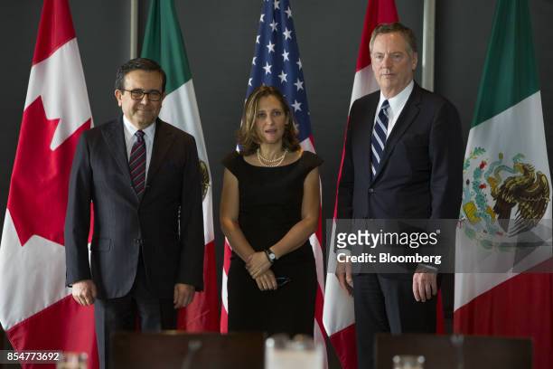 Ildefonso Guajardo Villarreal, Mexico's secretary of economy, from left, Chrystia Freeland, Canada's minister of foreign affairs, and Bob Lighthizer,...