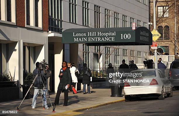 Television crew does a report outside Lenox Hill Hospital March 18, 2009 in New York where actress Natasha Richardson is reportedly being treated for...