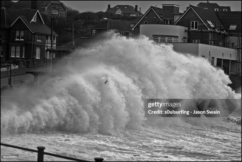 Waves breaking at Freshwater Bay