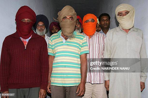 Pakistan Intesar Pakistan Inter Services Intelligence Photos and Premium High Res ...