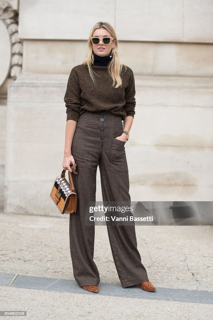 Street Style : Paris Fashion Week Womenswear Spring/Summer 2018 : Day Two