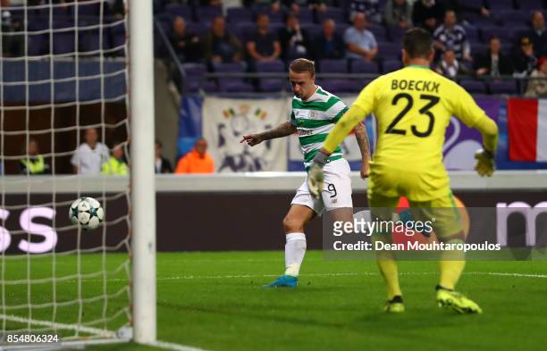 Leigh Griffiths of Celtic scores his sides first goal during the UEFA Champions League group B match between RSC Anderlecht and Celtic FC at Constant...