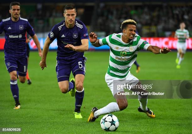 Celtic FC's Scott Sinclair fights for the ball with RSC Anderlecht's Uros Spajic during the UEFA Champions League Group B football match Anderlecht...