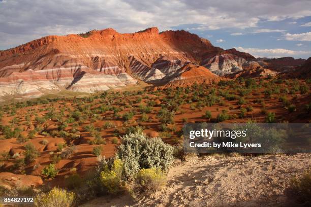 last light on the paria badlands - grand staircase escalante national monument stock-fotos und bilder