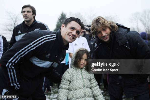 Daniel CARTER / Dimitri SZARZEWSKI - - Operation Adidas - Joueurs All Blacks et du Stade Francais a la rencontre de jeunes rugbymen - La Faisanderie...