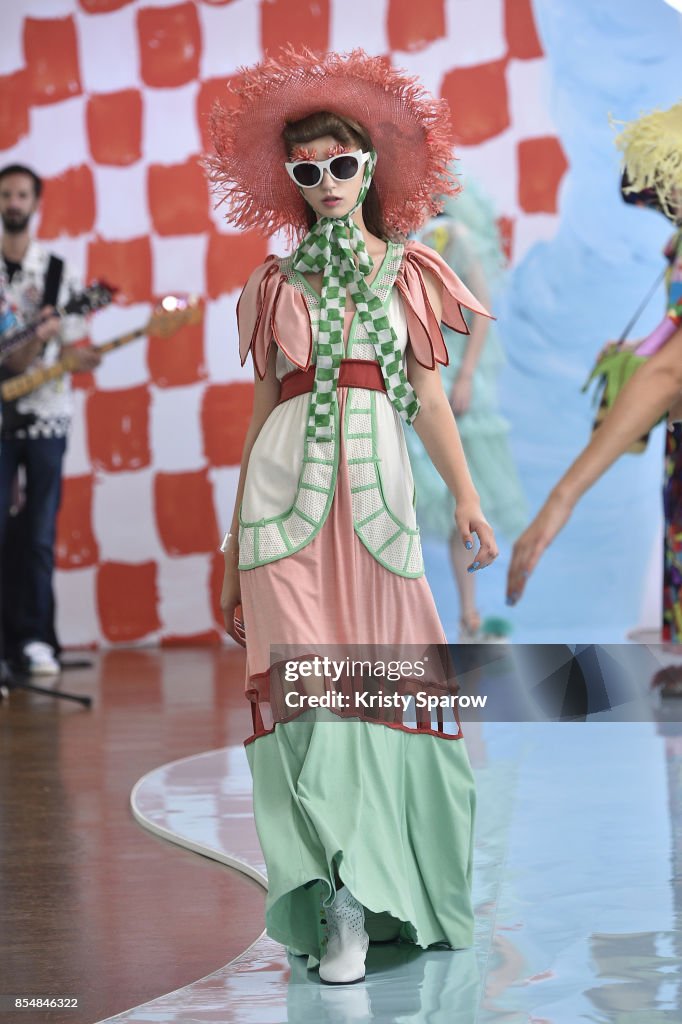 Tsumori Chisato : Runway - Paris Fashion Week Womenswear Spring/Summer 2018